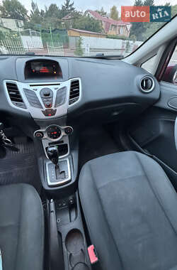 Хэтчбек Ford Fiesta 2011 в 