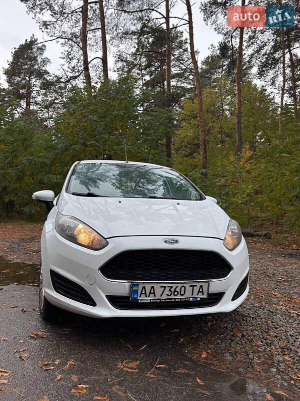 Хетчбек Ford Fiesta 2017 в Києві