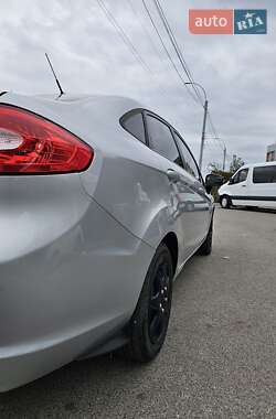 Седан Ford Fiesta 2012 в 