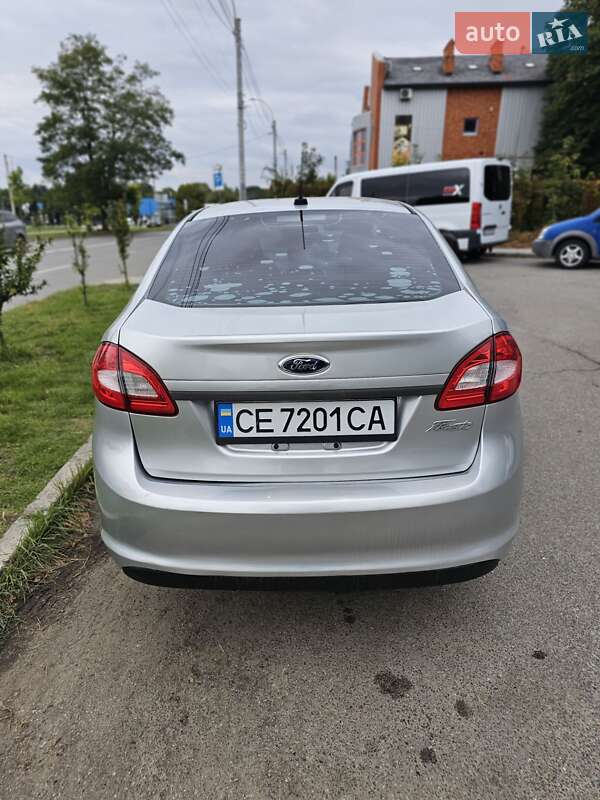 Седан Ford Fiesta 2012 в Чернівцях
