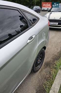 Седан Ford Fiesta 2012 в 