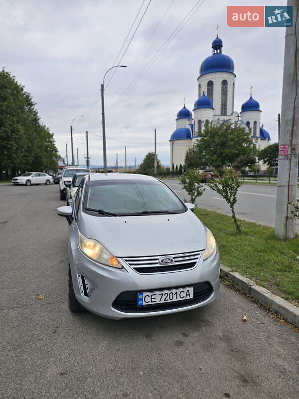 Седан Ford Fiesta 2012 в Чернівцях