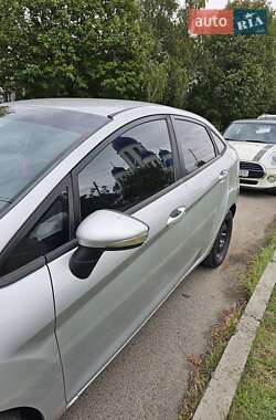 Седан Ford Fiesta 2012 в 