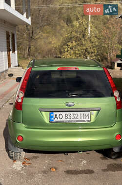 Хэтчбек Ford Fiesta 2006 в 