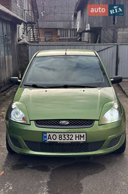 Хэтчбек Ford Fiesta 2006 в 