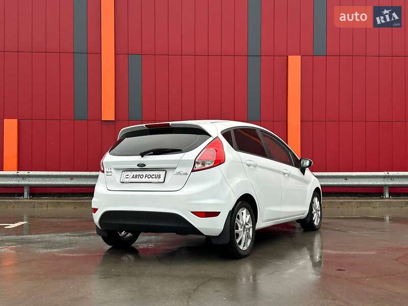 Хетчбек Ford Fiesta 2015 в Києві