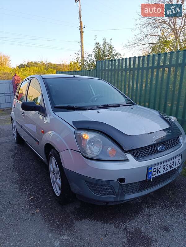Хетчбек Ford Fiesta 2006 в Гощі