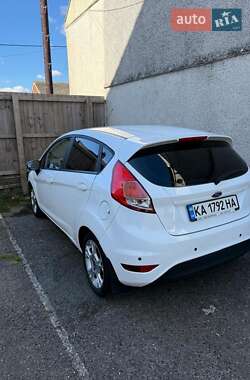 Хетчбек Ford Fiesta 2015 в 