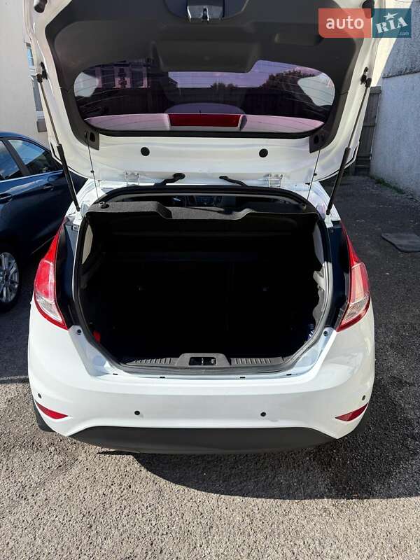 Хетчбек Ford Fiesta 2015 в Києві