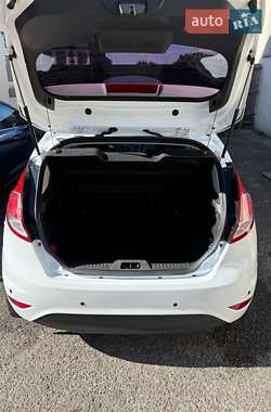 Хетчбек Ford Fiesta 2015 в 