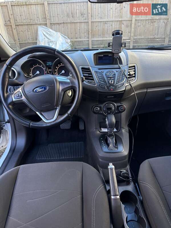 Хетчбек Ford Fiesta 2015 в Києві