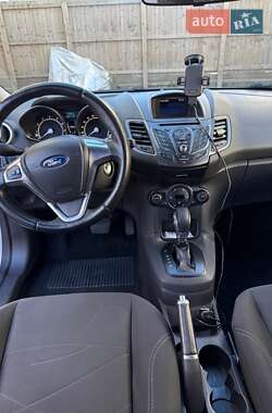 Хетчбек Ford Fiesta 2015 в 
