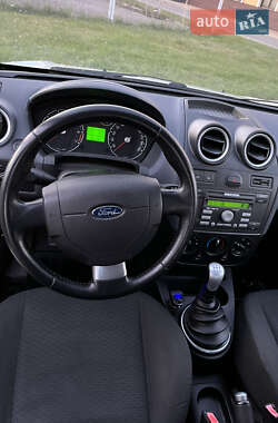 Хэтчбек Ford Fiesta 2005 в  фото 25 Хэтчбек Ford Fiesta 2005 в