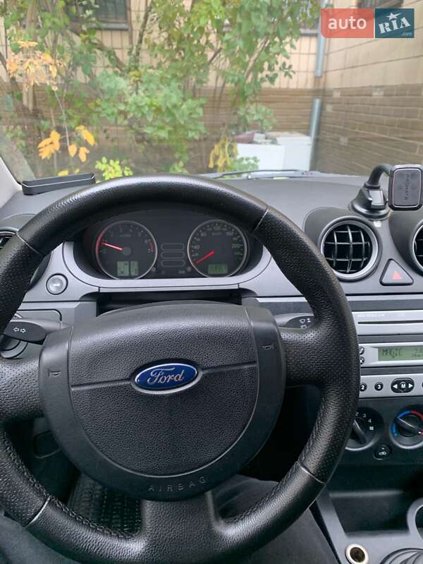 Хетчбек Ford Fiesta 2005 в Києві