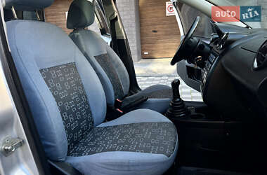 Хэтчбек Ford Fiesta 2005 в  фото 13 Хэтчбек Ford Fiesta 2005 в