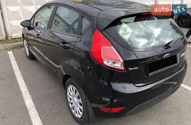Хетчбек Ford Fiesta 2013 в  фото 2 Хетчбек Ford Fiesta 2013 в
