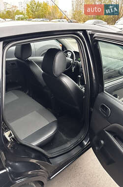 Хетчбек Ford Fiesta 2007 в  фото 8 Хетчбек Ford Fiesta 2007 в
