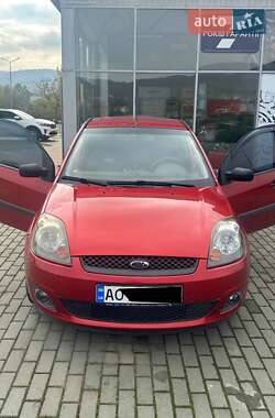 Хэтчбек Ford Fiesta 2006 в Хусте