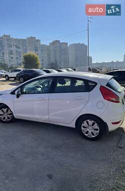 Хетчбек Ford Fiesta 2011 в  фото 4 Хетчбек Ford Fiesta 2011 в
