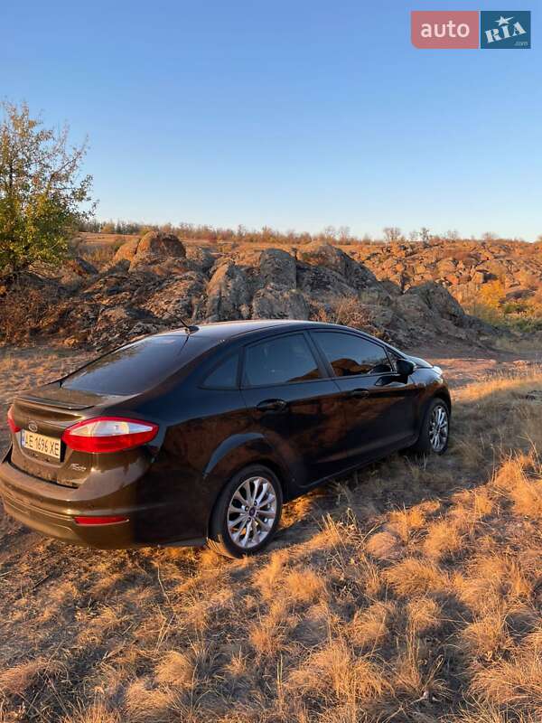 Седан Ford Fiesta 2013 в Днепре