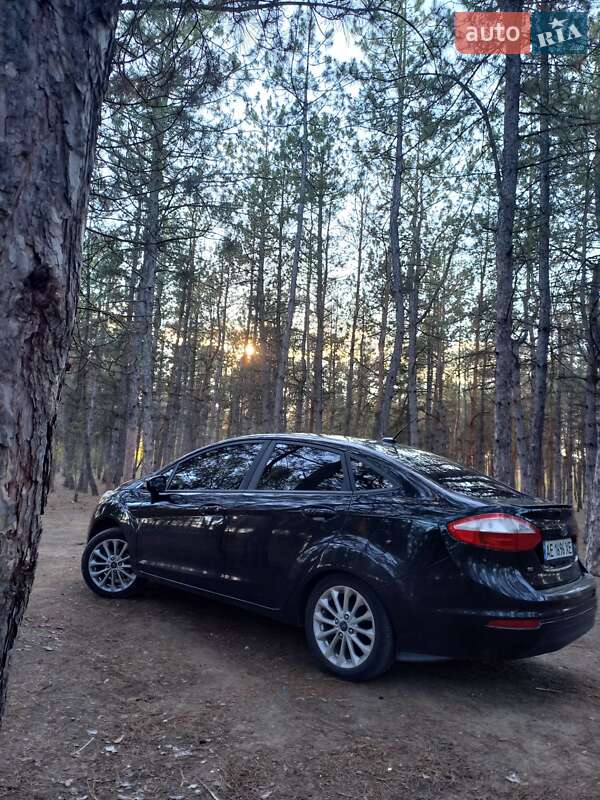 Седан Ford Fiesta 2013 в Днепре