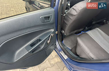 Хэтчбек Ford Fiesta 2012 в 