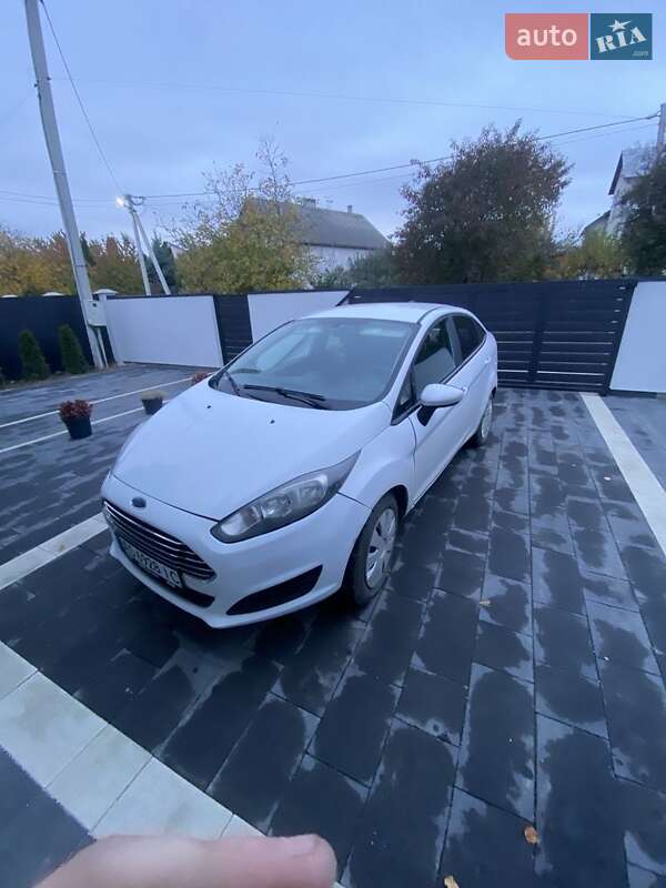 Седан Ford Fiesta 2018 в Ужгороді