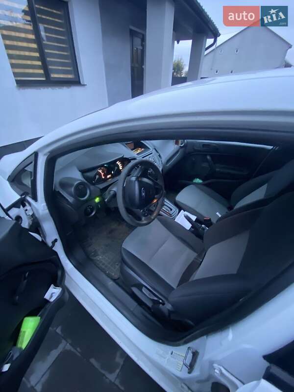 Седан Ford Fiesta 2018 в Ужгороді