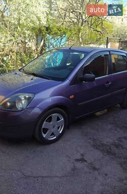 Хэтчбек Ford Fiesta 2006 в  фото 2 Хэтчбек Ford Fiesta 2006 в