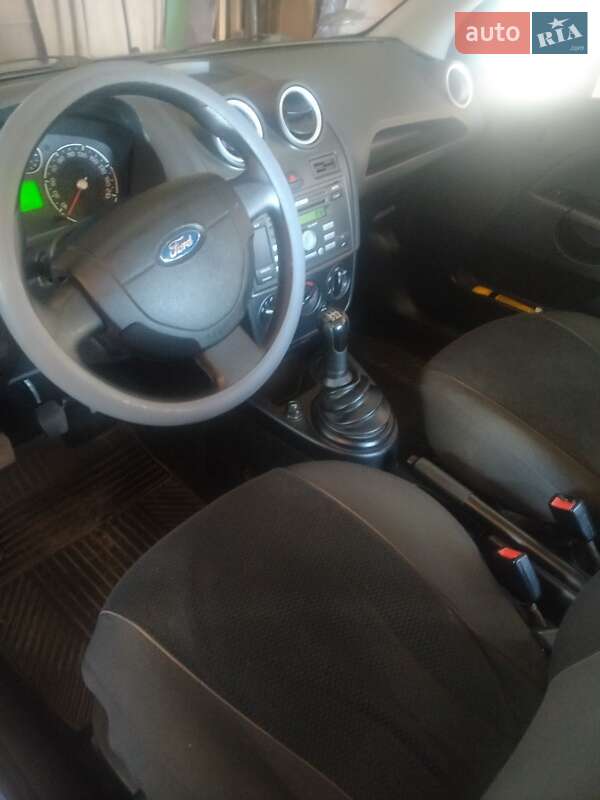 Хетчбек Ford Fiesta 2006 в Полтаві фото 6 Хетчбек Ford Fiesta 2006 в Полтаві