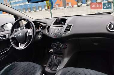 Хетчбек Ford Fiesta 2016 в 