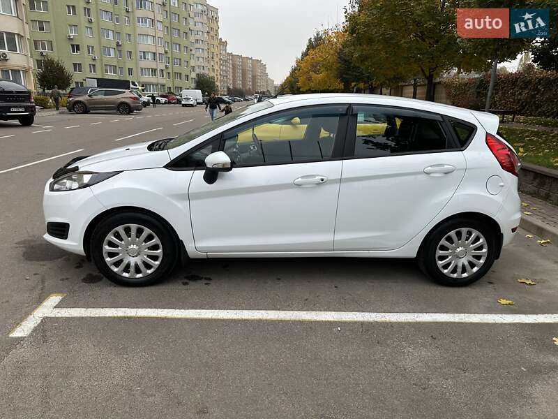 Хетчбек Ford Fiesta 2015 в Софіївській Борщагівці фото 3 Хетчбек Ford Fiesta 2015 в Софіївській Борщагівці