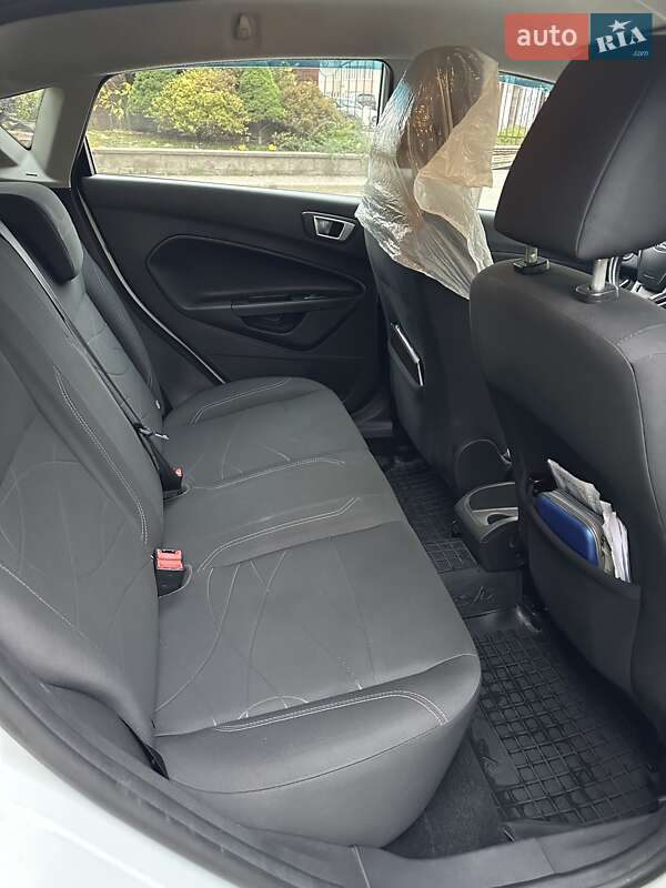 Хетчбек Ford Fiesta 2015 в Софіївській Борщагівці фото 7 Хетчбек Ford Fiesta 2015 в Софіївській Борщагівці