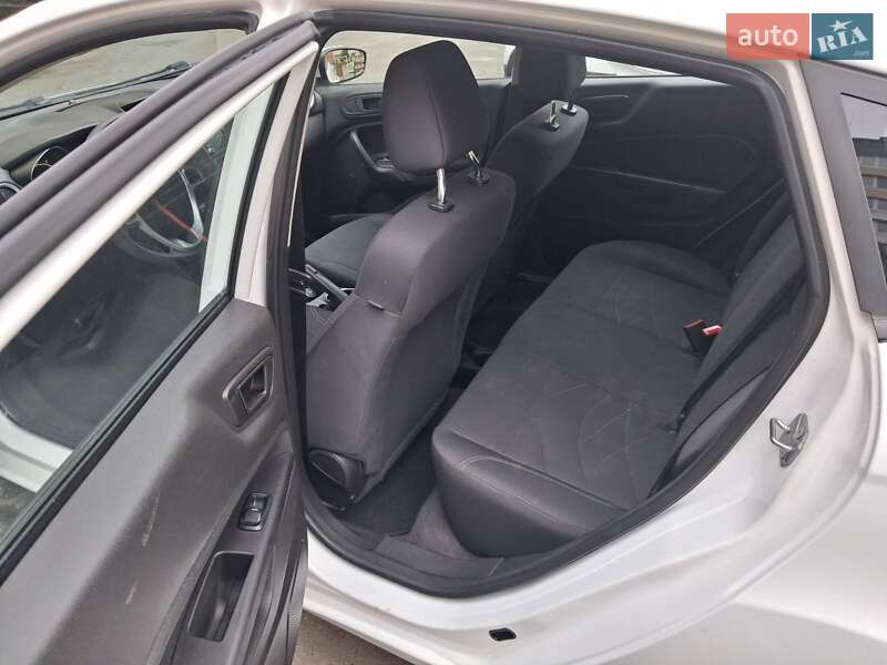Хэтчбек Ford Fiesta 2018 в Вишневом фото 11 Хэтчбек Ford Fiesta 2018 в Вишневом