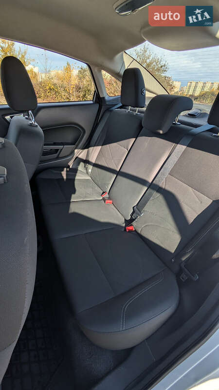 Седан Ford Fiesta 2015 в Києві фото 10 Седан Ford Fiesta 2015 в Києві