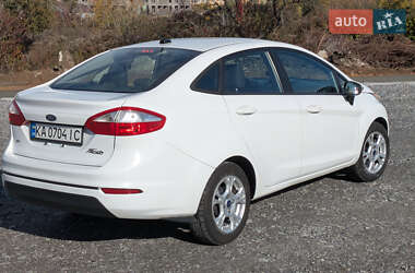 Седан Ford Fiesta 2015 в Киеве