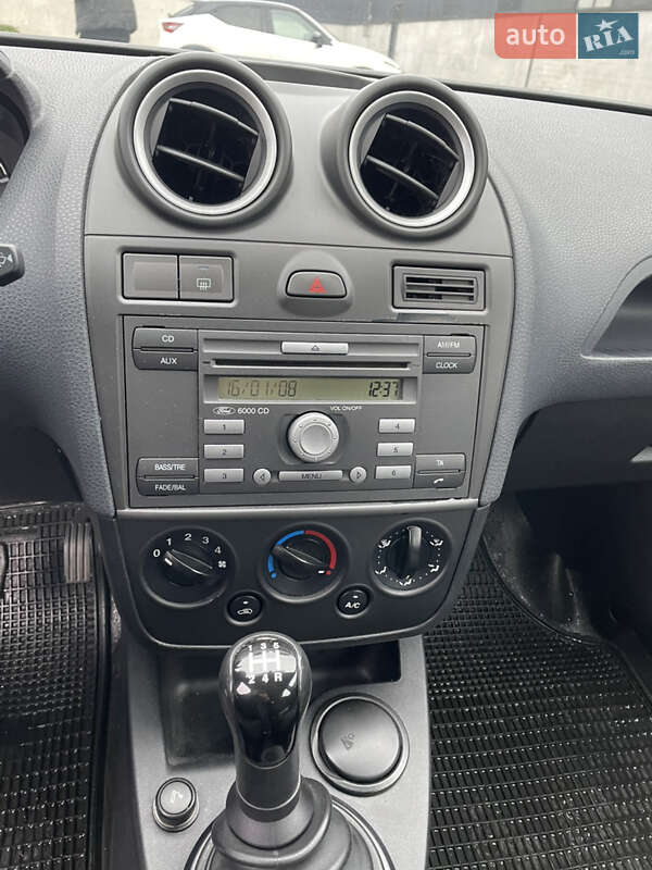 Хетчбек Ford Fiesta 2007 в Києві фото 6 Хетчбек Ford Fiesta 2007 в Києві