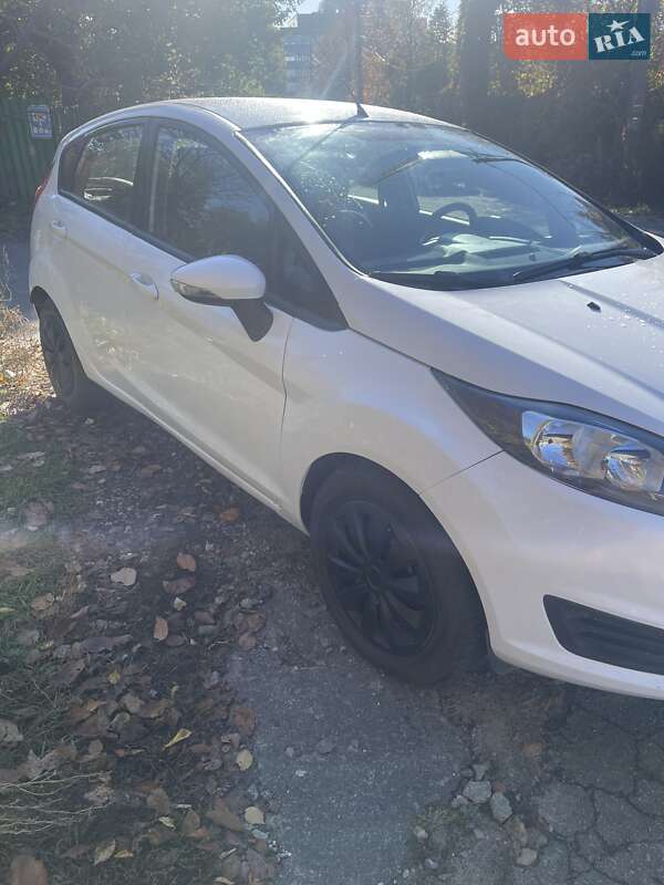 Хетчбек Ford Fiesta 2016 в Києві