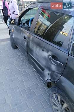 Хэтчбек Ford Fiesta 2006 в  фото 3 Хэтчбек Ford Fiesta 2006 в