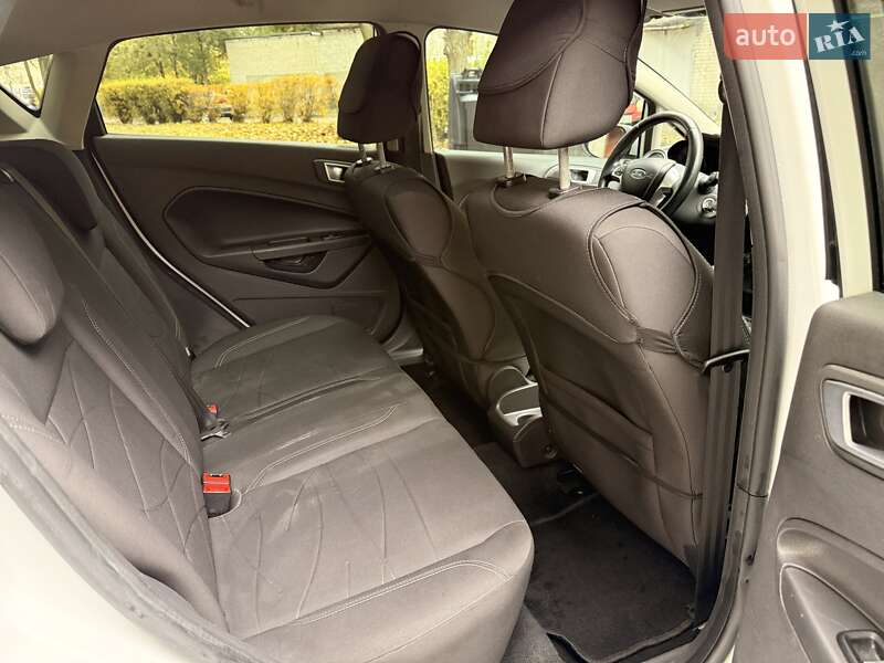 Хетчбек Ford Fiesta 2013 в Дніпрі