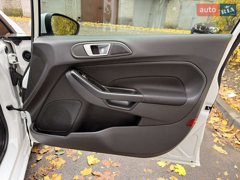 Хетчбек Ford Fiesta 2013 в Дніпрі