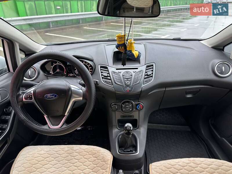 Хэтчбек Ford Fiesta 2015 в Киеве фото 13 Хэтчбек Ford Fiesta 2015 в Киеве