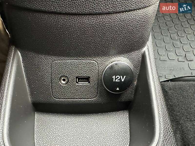 Хэтчбек Ford Fiesta 2015 в Киеве фото 18 Хэтчбек Ford Fiesta 2015 в Киеве