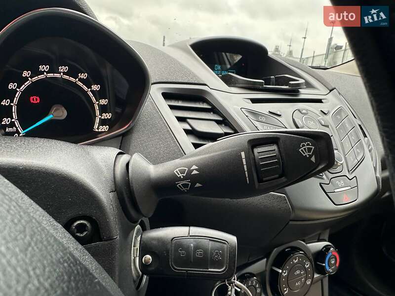 Хэтчбек Ford Fiesta 2015 в Киеве фото 23 Хэтчбек Ford Fiesta 2015 в Киеве