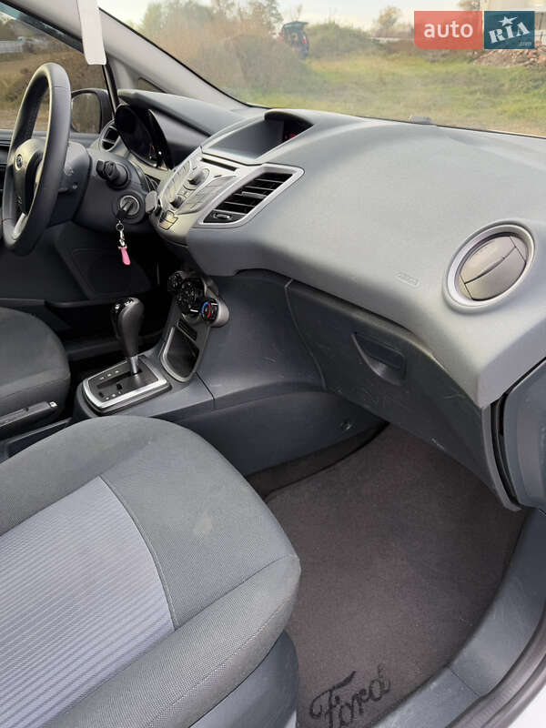 Хетчбек Ford Fiesta 2011 в Чернівцях