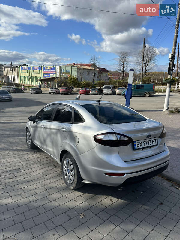 Седан Ford Fiesta 2013 в Городке