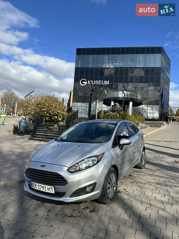 Седан Ford Fiesta 2013 в Городке