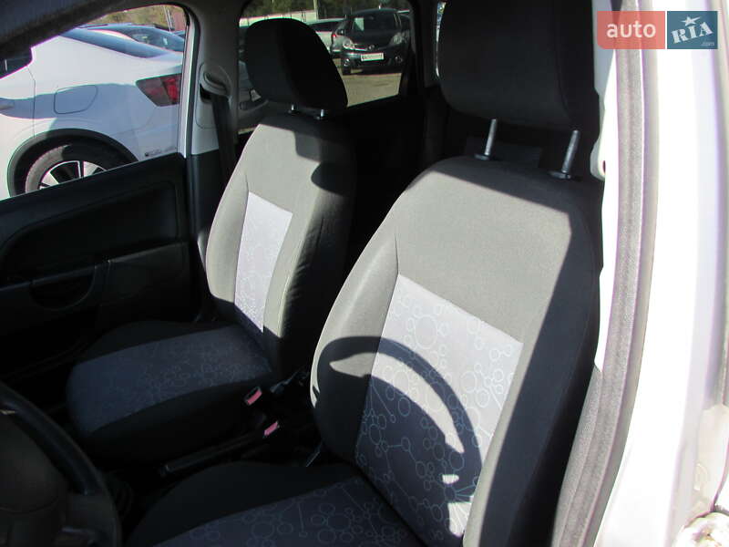 Хэтчбек Ford Fiesta 2008 в Кропивницком фото 8 Хэтчбек Ford Fiesta 2008 в Кропивницком