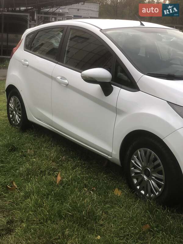 Хетчбек Ford Fiesta 2015 в Києві фото 5 Хетчбек Ford Fiesta 2015 в Києві