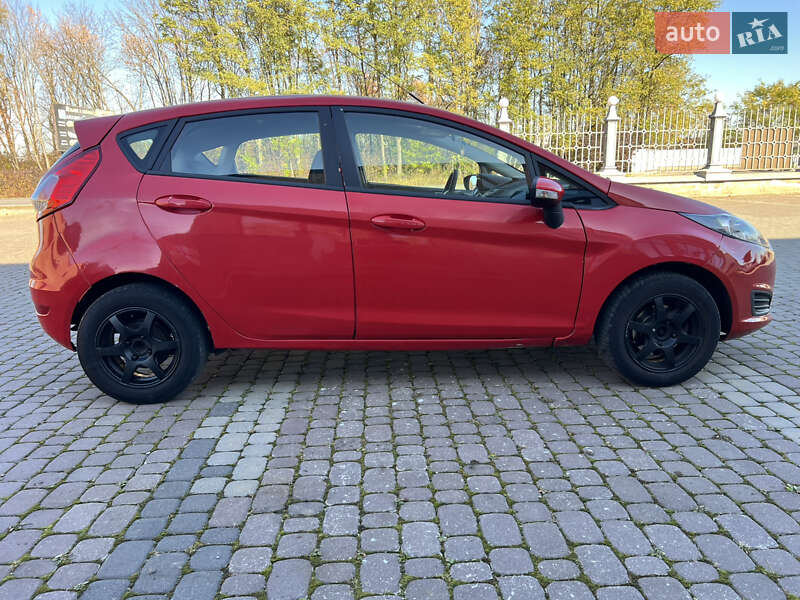 Хэтчбек Ford Fiesta 2016 в Снятине
